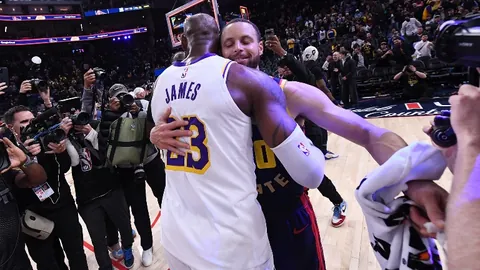 CBA常规赛12月11日：新疆与辽宁巅峰对决